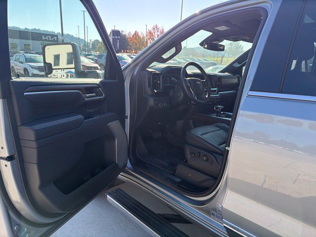 Used 2025 Chevrolet Silverado 1500 High Country w/ High Country Premium Package AWD/4WD image 25