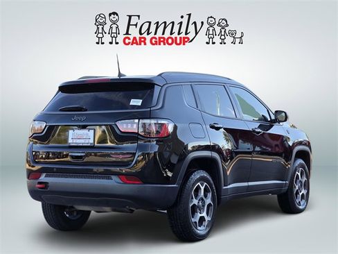 Used 2022 Jeep Compass Trailhawk image 4