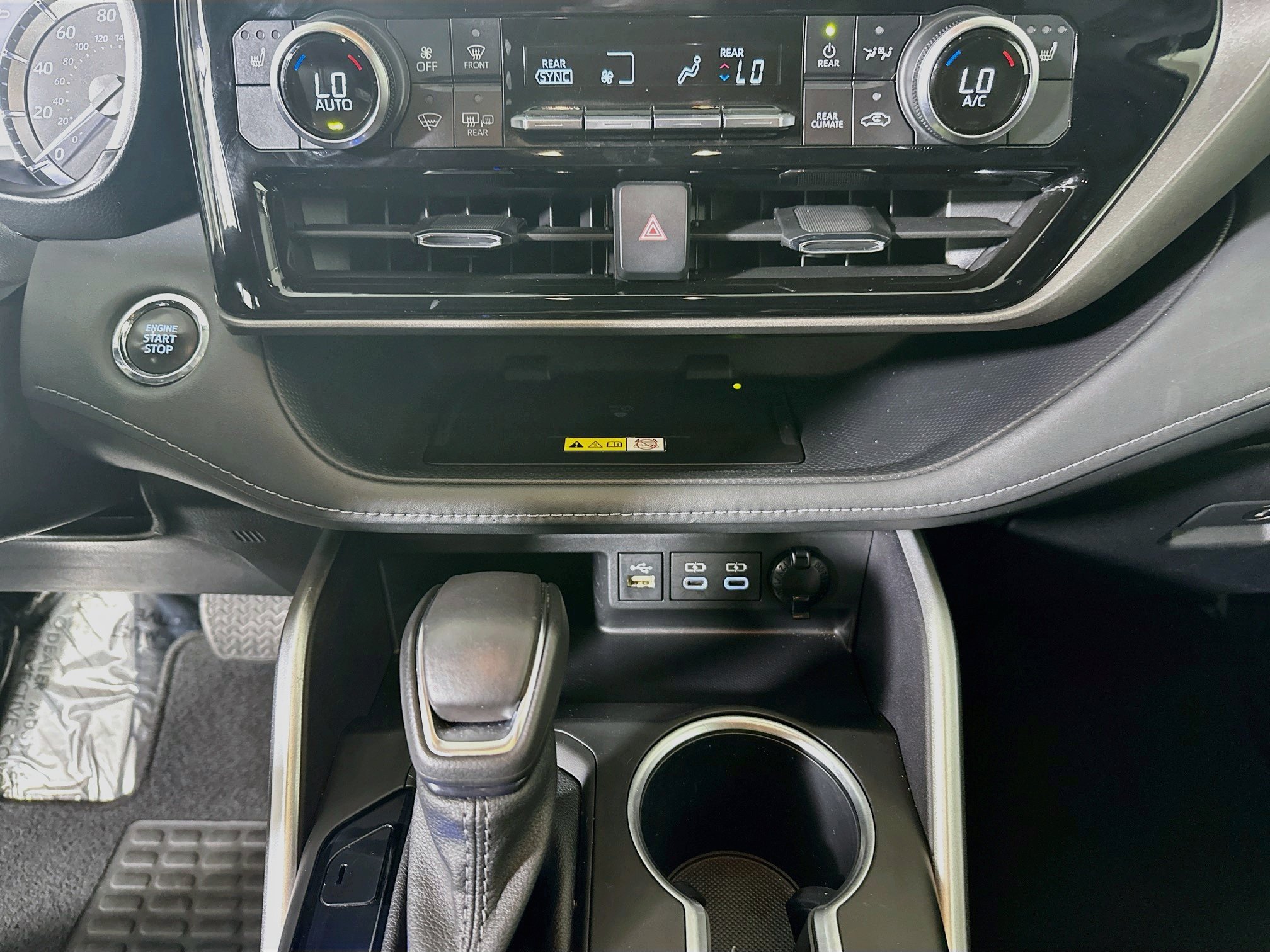 Used 2023 Toyota Highlander XLE FWD image 23