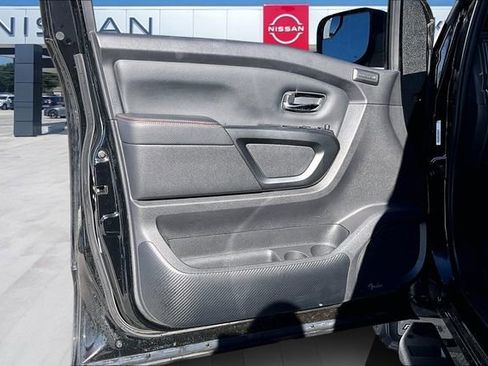 Used 2024 Nissan Titan PRO-4X w/ Pro-4x Convenience Package image 18
