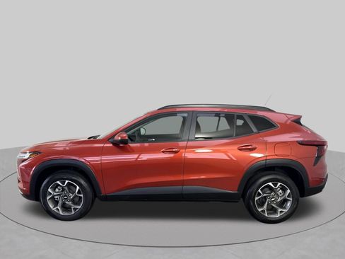 Used 2024 Chevrolet Trax LT w/ Driver Confidence Package FWD image 29