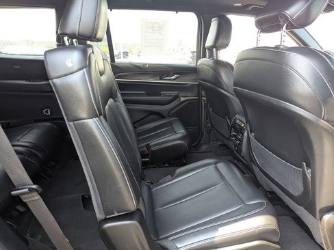 Used 2024 Jeep Grand Cherokee L Limited w/ Luxury Tech Group II AWD/4WD image 34