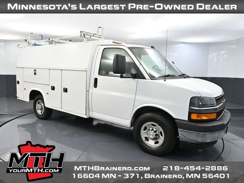 Used 2017 Chevrolet Express 3500 image 1