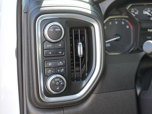 Used 2022 GMC Sierra 1500 SLT w/ SLT Premium Package AWD/4WD image 16