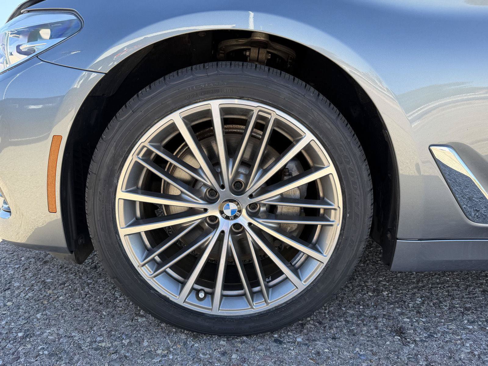 Used 2020 BMW 530i xDrive AWD/4WD image 36