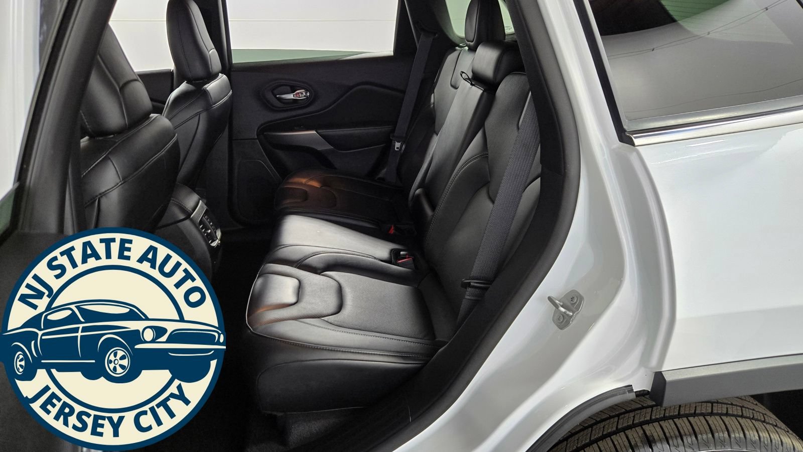 Used 2022 Jeep Cherokee Limited AWD/4WD image 27