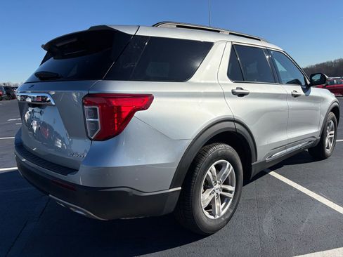 Used 2023 Ford Explorer XLT w/ Equipment Group 202A image 3