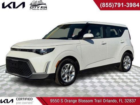 Certified 2025 Kia Soul LX image 1