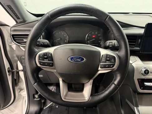 Used 2022 Ford Explorer XLT w/ Equipment Group 202A AWD/4WD image 22
