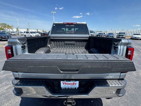 New 2026 GMC Sierra 2500 SLT w/ SLT Premium Package AWD/4WD image 9