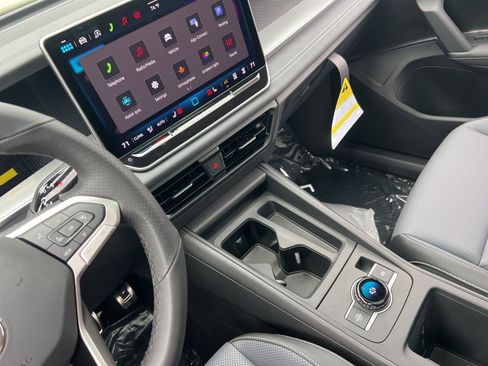 New 2026 Volkswagen Tiguan SE R-Line FWD image 18