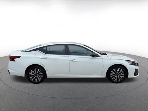 Used 2025 Nissan Altima 2.5 SV FWD image 16