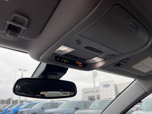 Used 2024 GMC Terrain SLT image 18