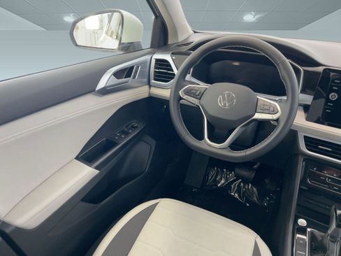 New 2026 Volkswagen Taos SE image 25