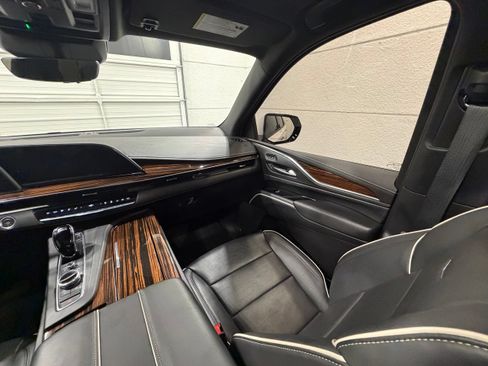 Used 2023 Cadillac Escalade Premium Luxury AWD/4WD image 40