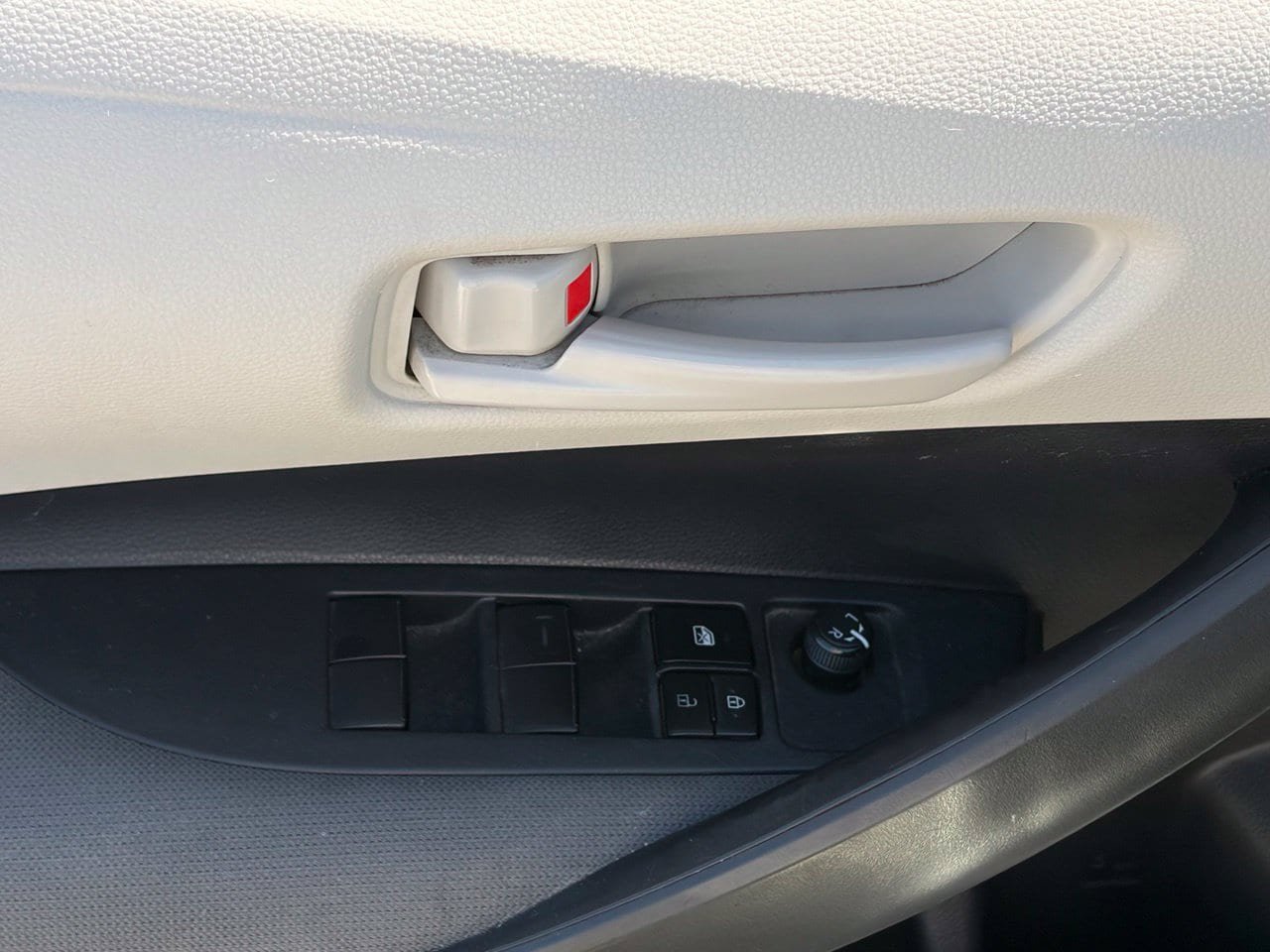 Used 2023 Toyota Corolla LE FWD image 7
