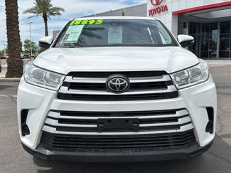 Used 2018 Toyota Highlander LE video 2