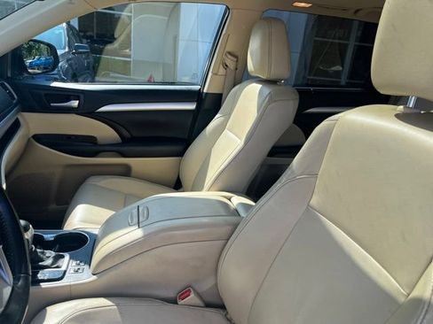 Used 2017 Toyota Highlander XLE AWD/4WD image 38