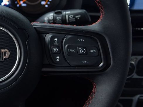Used 2025 Jeep Wrangler Unlimited Rubicon AWD/4WD image 14