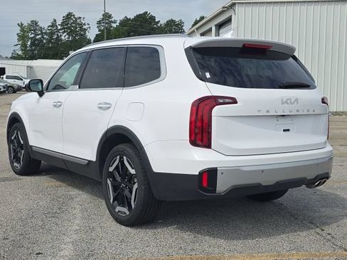 Used 2024 Kia Telluride S w/ S Sunroof Package FWD image 3