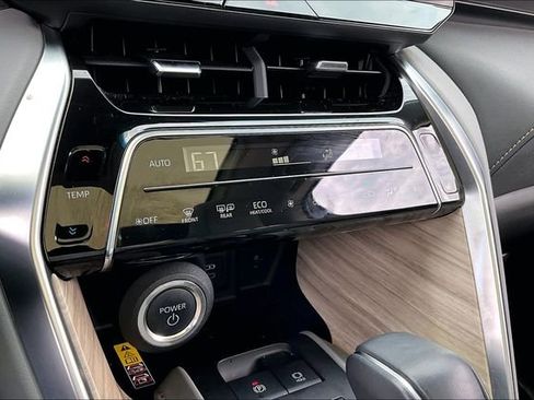 Used 2024 Toyota Venza Limited image 22