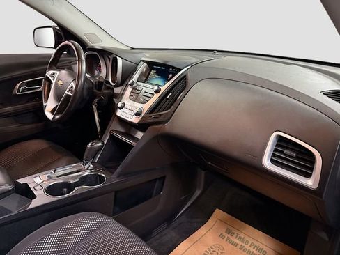 Used 2017 Chevrolet Equinox LT w/ Convenience Package image 27