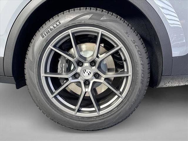 Used 2026 Porsche Cayenne AWD/4WD image 25