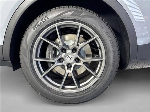 Used 2026 Porsche Cayenne AWD/4WD image 25