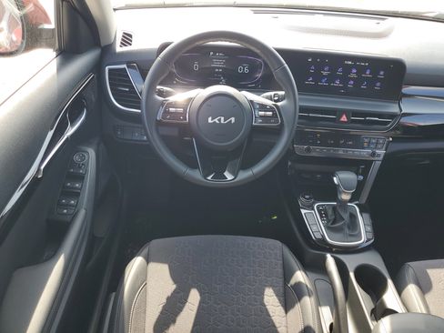 Used 2025 Kia Seltos S image 29