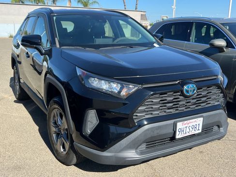 Certified 2022 Toyota RAV4 LE AWD/4WD image 3