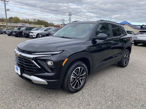 Used 2024 Chevrolet TrailBlazer LT w/ Driver Confidence Package image 9