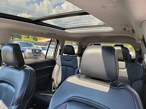 Used 2021 Jeep Grand Cherokee L Limited image 10