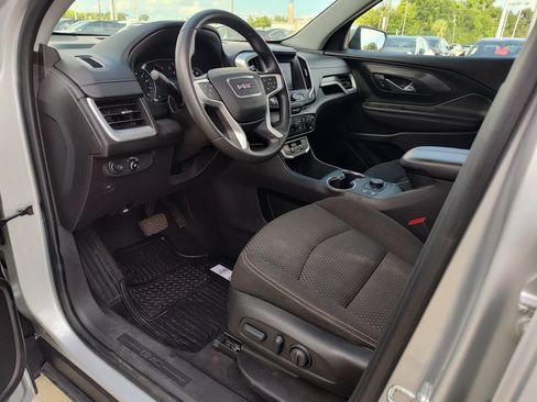Used 2022 GMC Terrain SLE w/ Driver Convenience Package FWD image 2