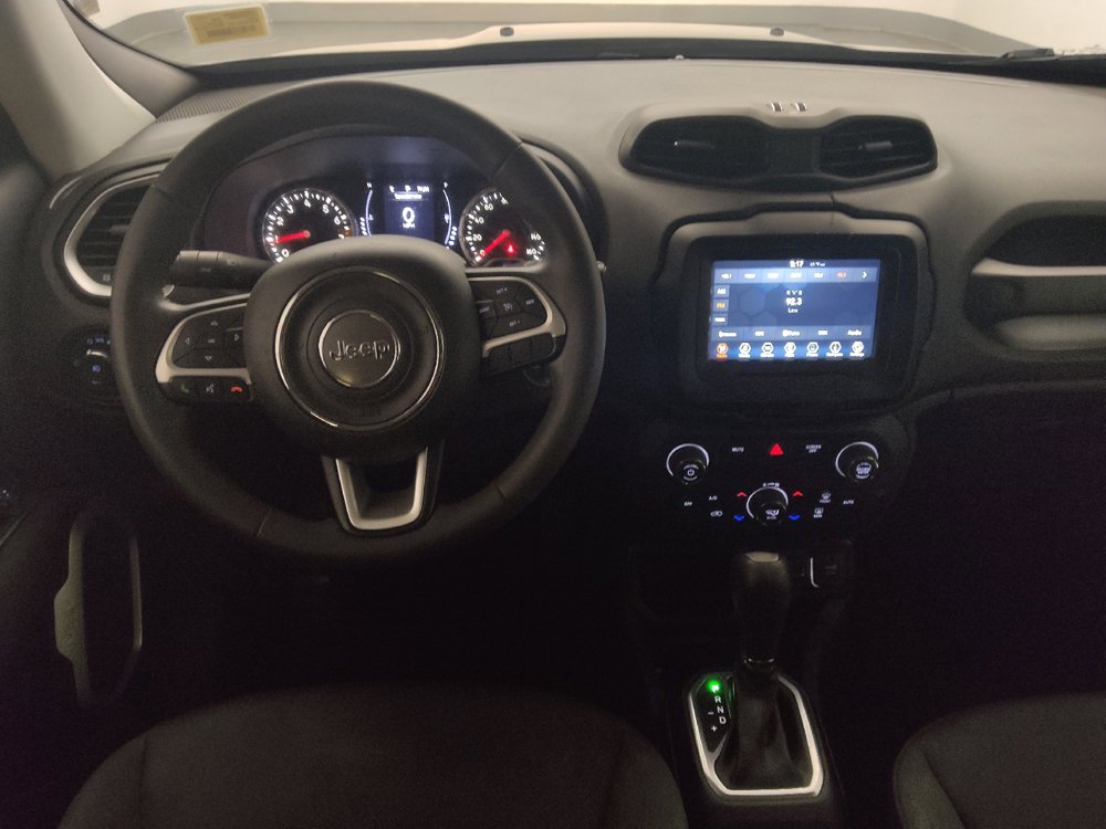 Used 2020 Jeep Renegade Latitude FWD image 22