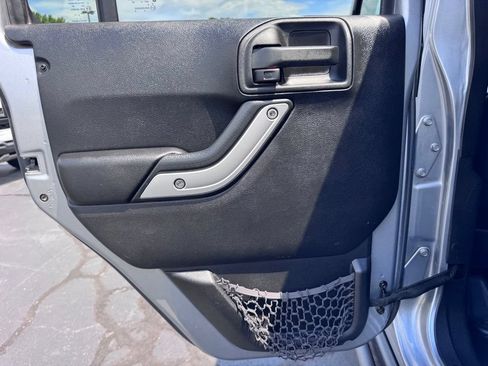 Used 2016 Jeep Wrangler Unlimited Rubicon AWD/4WD image 26