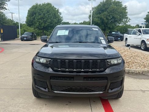 Used 2023 Jeep Grand Cherokee L Laredo AWD/4WD image 9