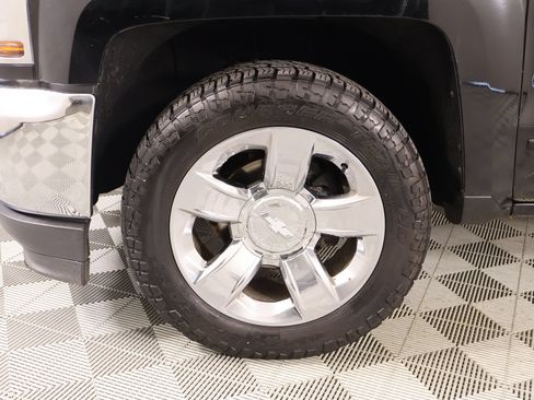 Used 2018 Chevrolet Silverado 1500 LT w/ LT Eassist Package AWD/4WD image 16