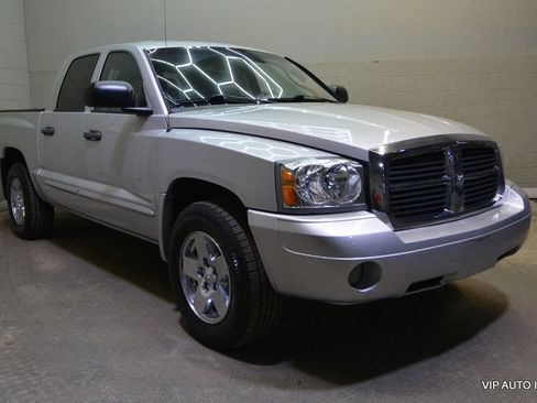 Used 2005 Dodge Dakota SLT image 1