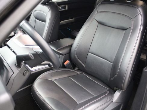 Used 2023 Ford Explorer Limited w/ Equipment Group 301A AWD/4WD image 15