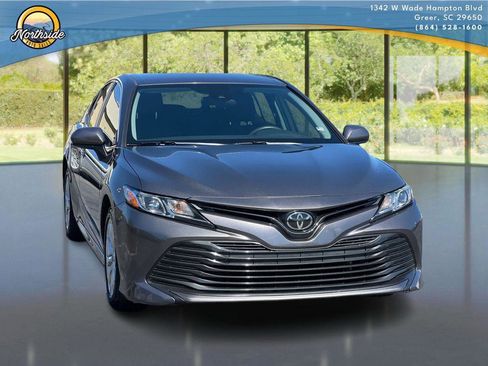 Used 2019 Toyota Camry LE image 3