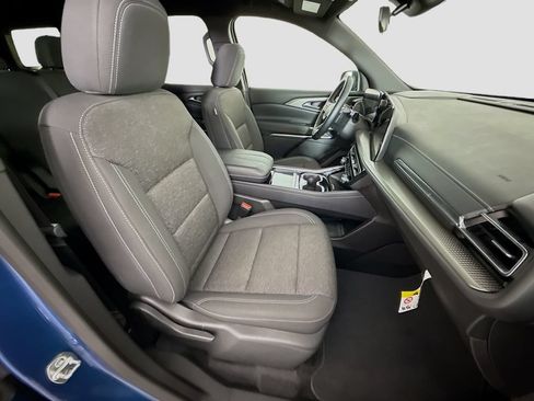 Used 2024 Chevrolet Traverse LT w/ Trailering Package FWD image 28
