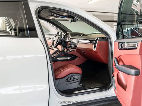 Used 2023 Porsche Cayenne Turbo AWD/4WD image 53