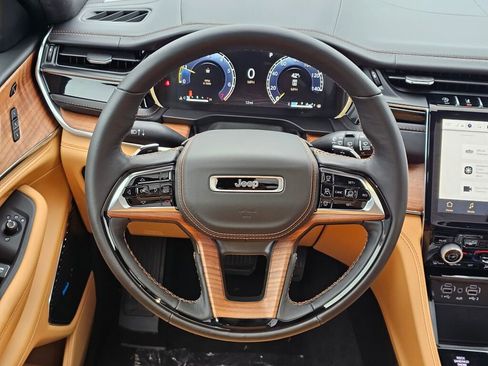 New 2025 Jeep Grand Cherokee Summit image 15