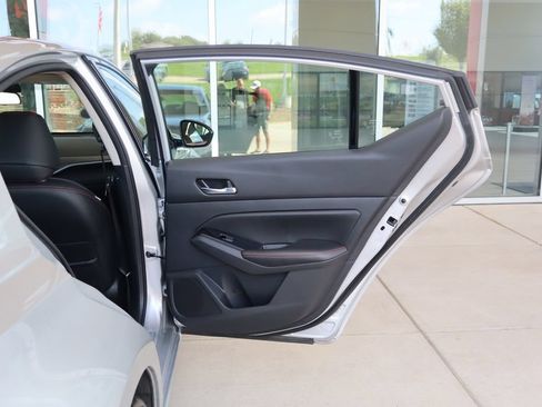 Used 2024 Nissan Altima 2.5 SR FWD image 33