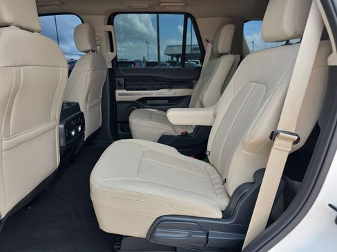 Used 2024 Ford Expedition Platinum AWD/4WD image 11