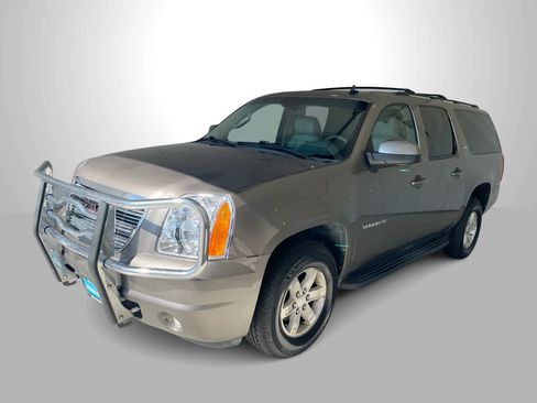 Used 2013 GMC Yukon XL SLT w/ SLT-2 Equipment Package AWD/4WD image 1