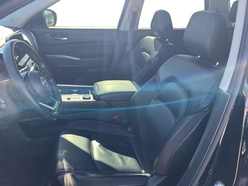 Used 2023 Nissan Pathfinder SL w/ SL Premium Package image 16