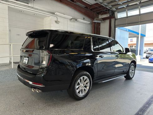 New 2025 Chevrolet Suburban Premier image 3