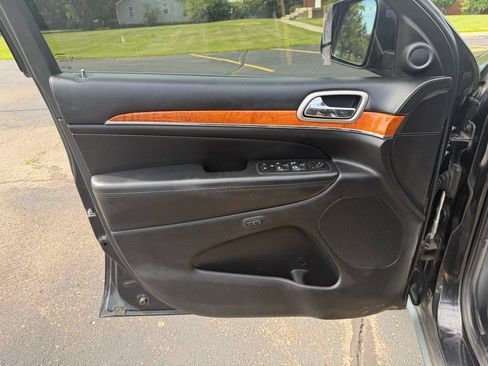 Used 2011 Jeep Grand Cherokee Overland AWD/4WD image 14