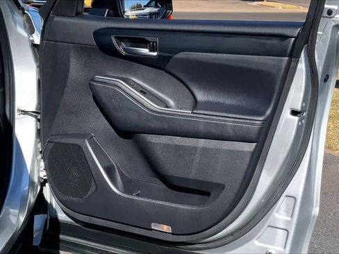 Used 2023 Toyota Highlander XLE image 22